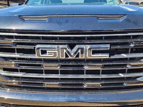 New 2026 GMC Sierra 1500 Elevation w/ LPO, Elevation Black Package AWD/4WD image 10