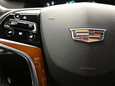 Used 2020 Cadillac Escalade 2WD image 29