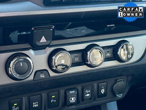 Used 2018 Toyota Tacoma TRD Sport image 19