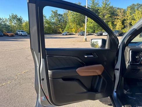 Used 2023 GMC Canyon AT4 w/ AT4 Premium Package image 25