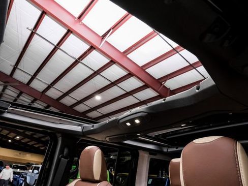 Used 2025 Jeep Wrangler Unlimited Rubicon w/ Technology Group image 20