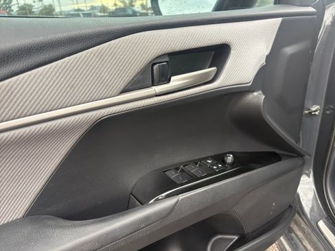 Used 2025 Toyota Camry SE image 11