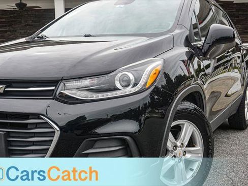 Used 2020 Chevrolet Trax LT w/ LT Convenience Package FWD image 6