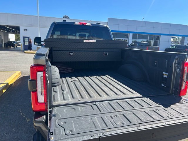 Used 2025 Ford F350 Platinum w/ Platinum Plus Package AWD/4WD image 3