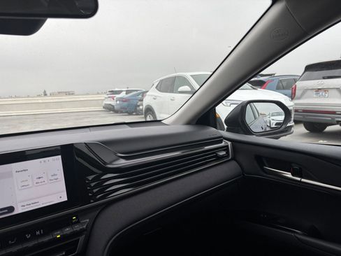 Used 2025 Toyota Camry LE image 33