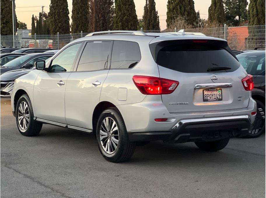 Used 2019 Nissan Pathfinder SV w/ SV Tech Package AWD/4WD image 6