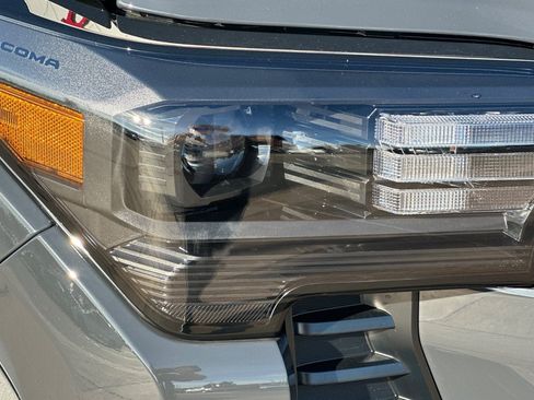 New 2025 Toyota Tacoma TRD Off-Road AWD/4WD image 32