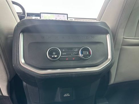 Used 2025 Ford Expedition Platinum w/ Driver's Package AWD/4WD image 14