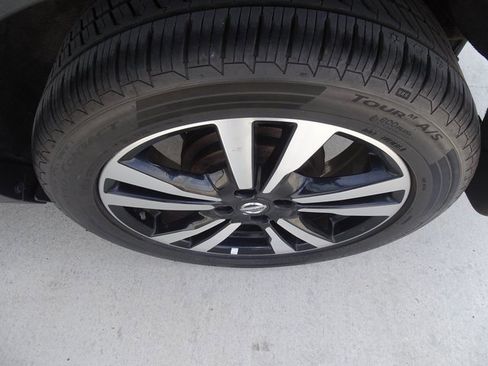 Used 2019 Nissan Kicks SR image 10