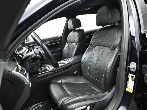 Used 2019 BMW 750i RWD image 16