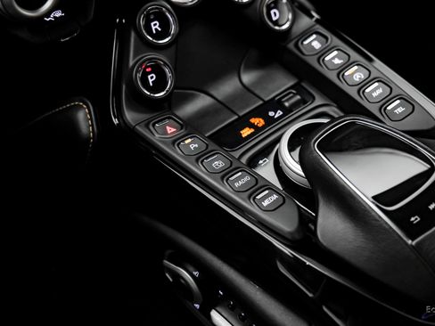 Used 2020 Aston Martin V8 Vantage Coupe image 49