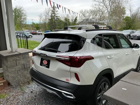 Used 2023 Kia Seltos S AWD/4WD image 5