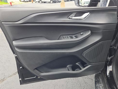 New 2025 Jeep Grand Cherokee Altitude image 20