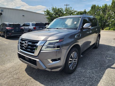 Used 2023 Nissan Armada SL w/ Captain's Chairs Package AWD/4WD image 9