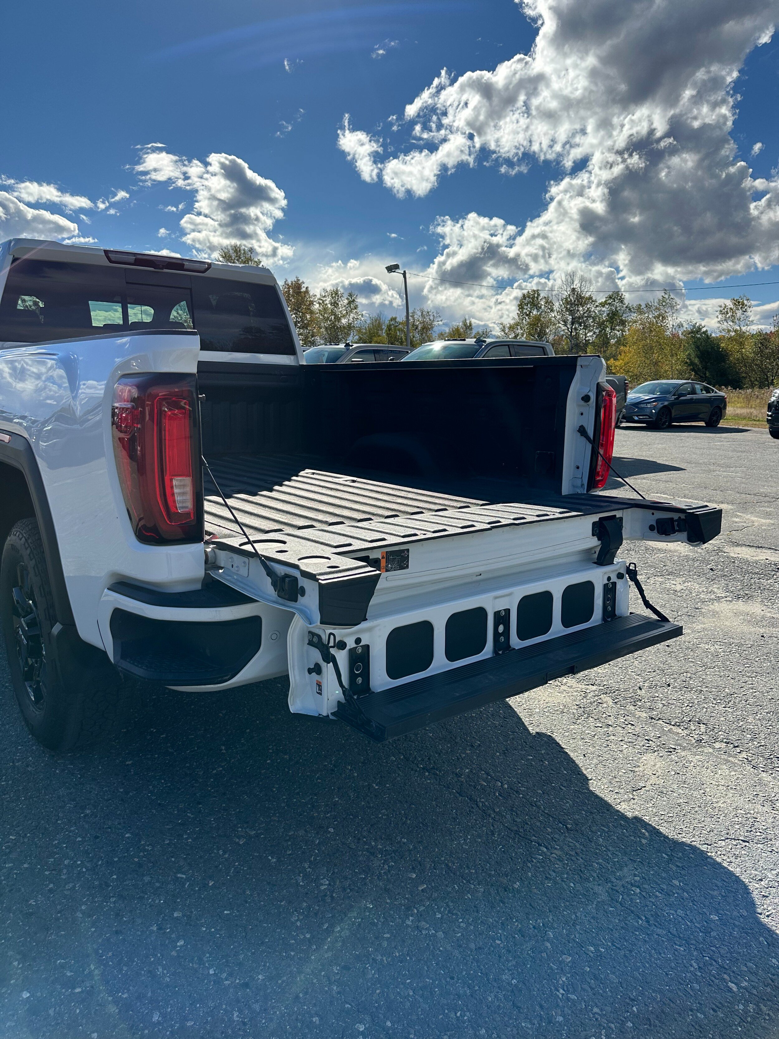 Used 2023 GMC Sierra 2500 AT4 w/ AT4 Preferred Package AWD/4WD image 14