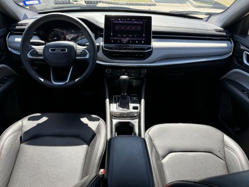 Used 2024 Jeep Compass Limited image 13