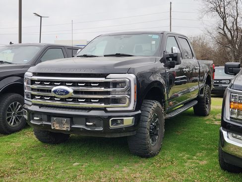 Used 2024 Ford F250 Platinum w/ Tremor Off-Road Package image 3