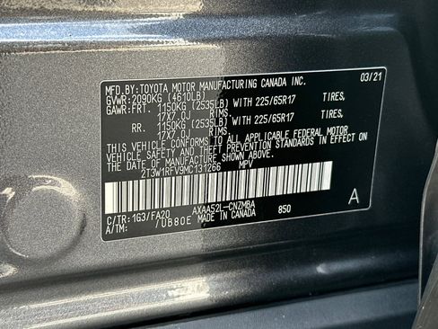 Used 2021 Toyota RAV4 XLE w/ Carpet Mat Package (TMS) image 29