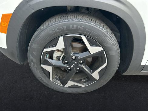Used 2024 Kia Seltos EX FWD image 10