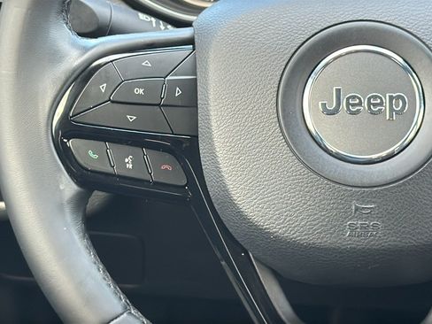 Used 2019 Jeep Cherokee Latitude Plus FWD image 23