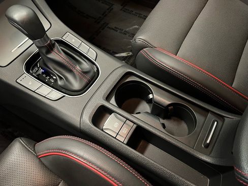 Used 2018 Hyundai Elantra GT Sport image 8