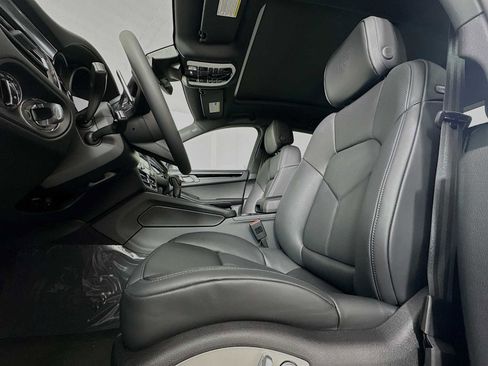 New 2026 Porsche Macan image 5
