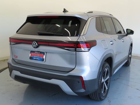 New 2025 Volkswagen Tiguan SE image 4