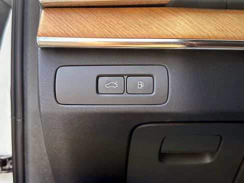 Certified 2024 Volvo XC90 T8 Plus w/ Protection Package Premier image 27