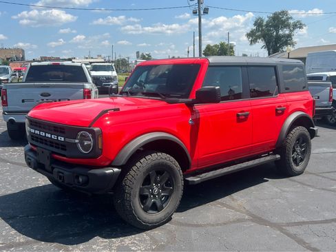 Used 2023 Ford Bronco Black Diamond AWD/4WD image 2