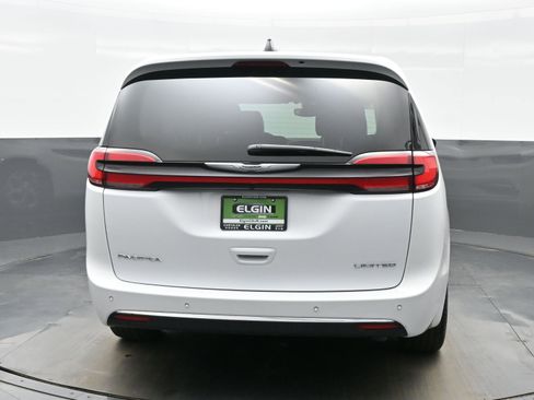 Used 2024 Chrysler Pacifica Limited image 5