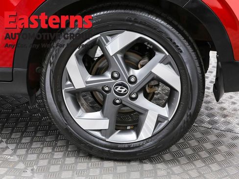 Used 2022 Hyundai Venue Limited image 33