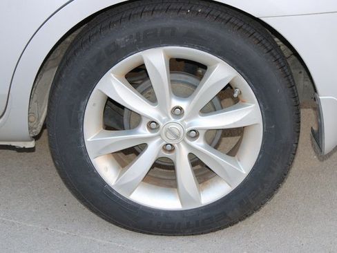 Used 2015 Nissan Versa SL image 24