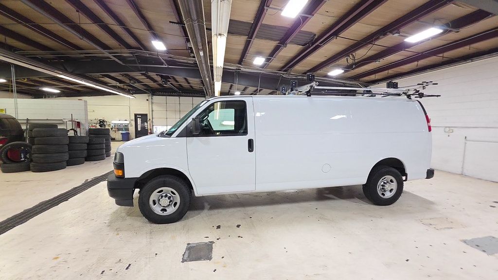 Used 2023 Chevrolet Express 3500 Extended RWD image 9