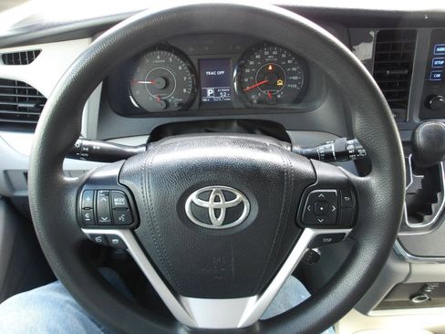 Used 2015 Toyota Sienna L FWD image 15