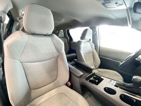 Certified 2024 Toyota Sienna LE AWD/4WD image 27