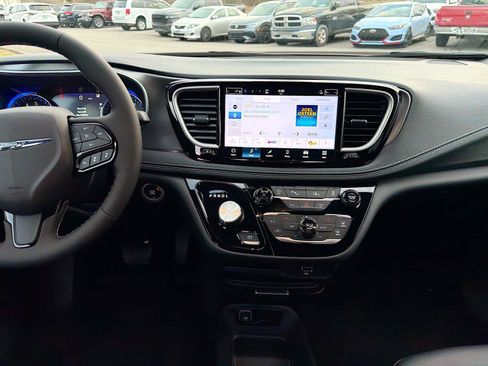 New 2026 Chrysler Pacifica Select w/ S Appearance Package FWD image 19
