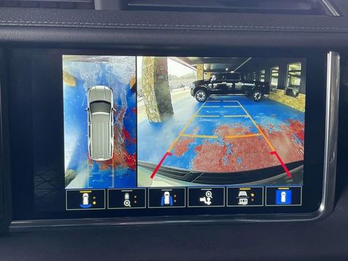 Certified 2023 GMC Yukon Denali image 24