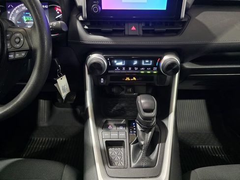 Used 2023 Toyota RAV4 LE FWD image 20