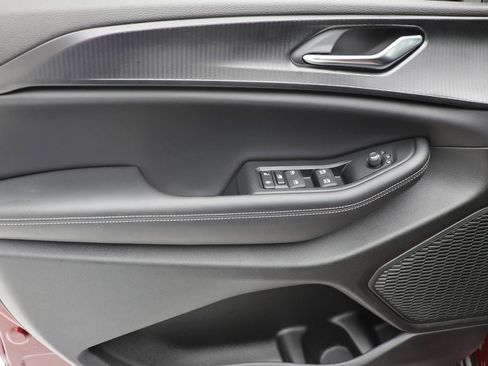 Used 2024 Jeep Grand Cherokee Altitude image 14