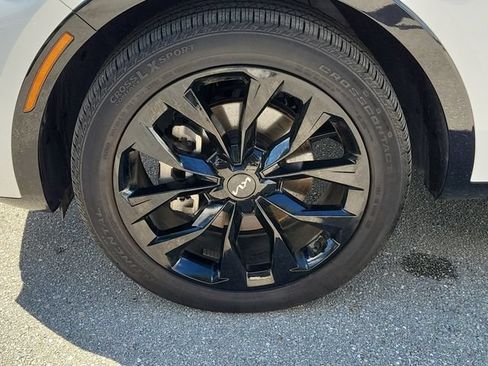 Certified 2023 Kia Sorento SX FWD image 5
