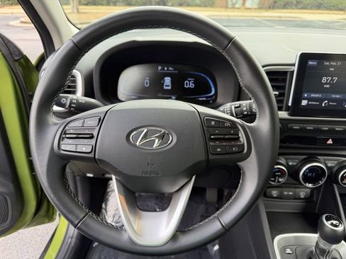 Used 2024 Hyundai Venue SEL image 13