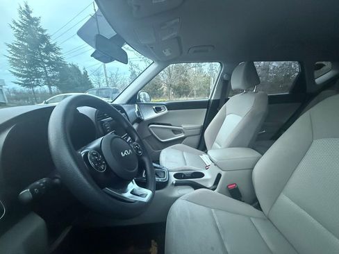 Used 2022 Kia Soul LX w/ Technology Package image 9