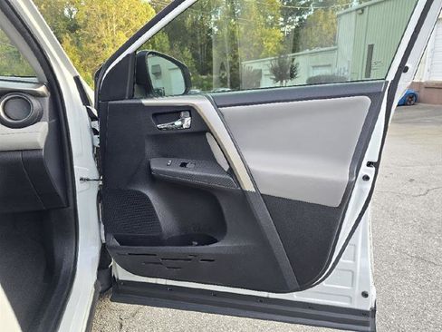 Used 2014 Toyota RAV4 Limited image 27