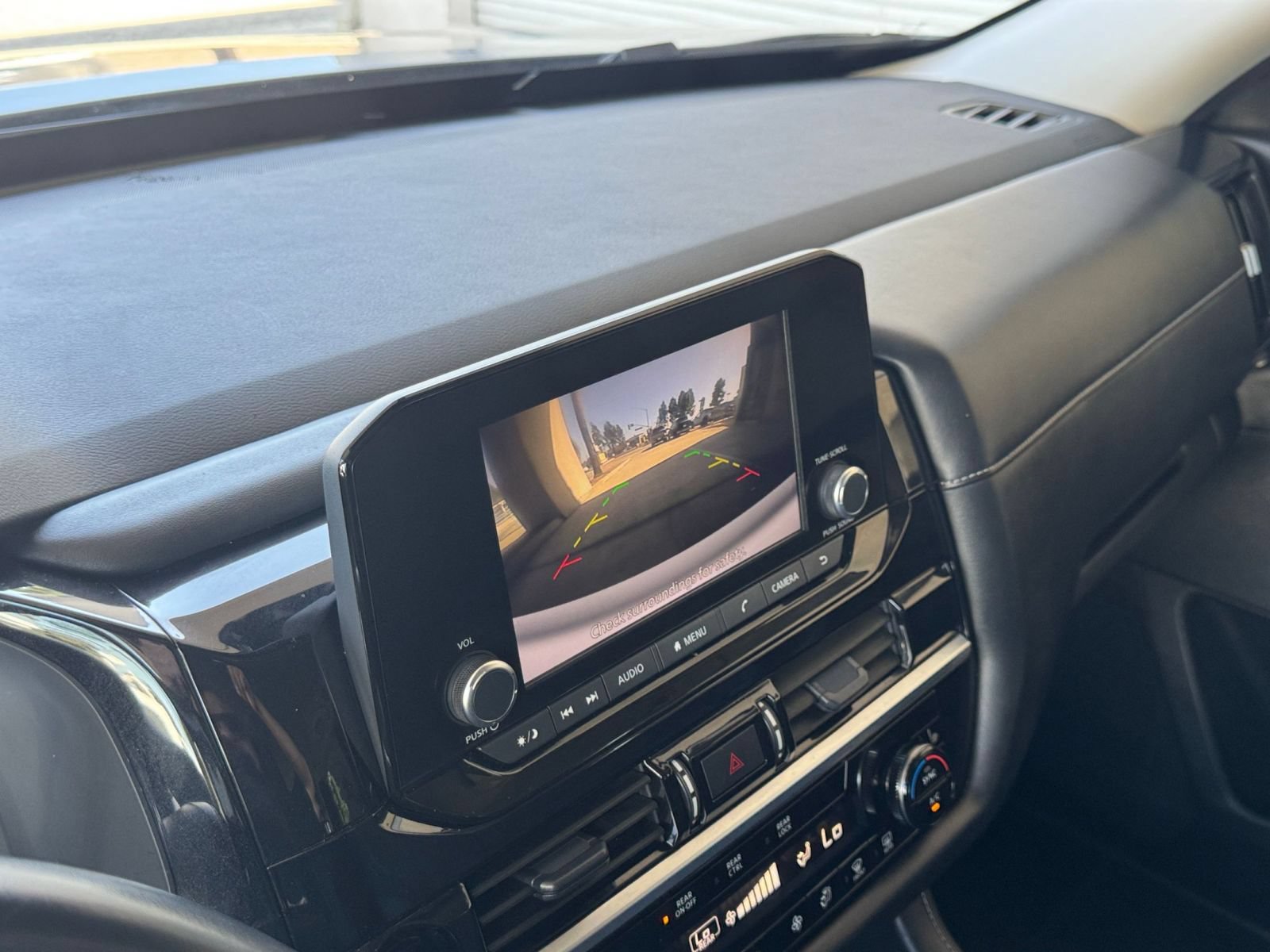 Used 2025 Nissan Pathfinder SV AWD/4WD image 25