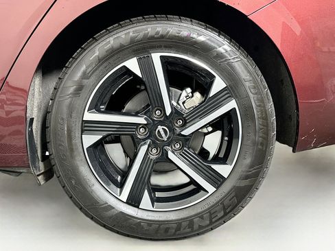 Used 2025 Nissan Sentra SV image 11