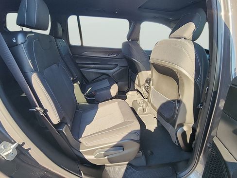 Used 2025 Jeep Grand Cherokee L Laredo AWD/4WD image 18