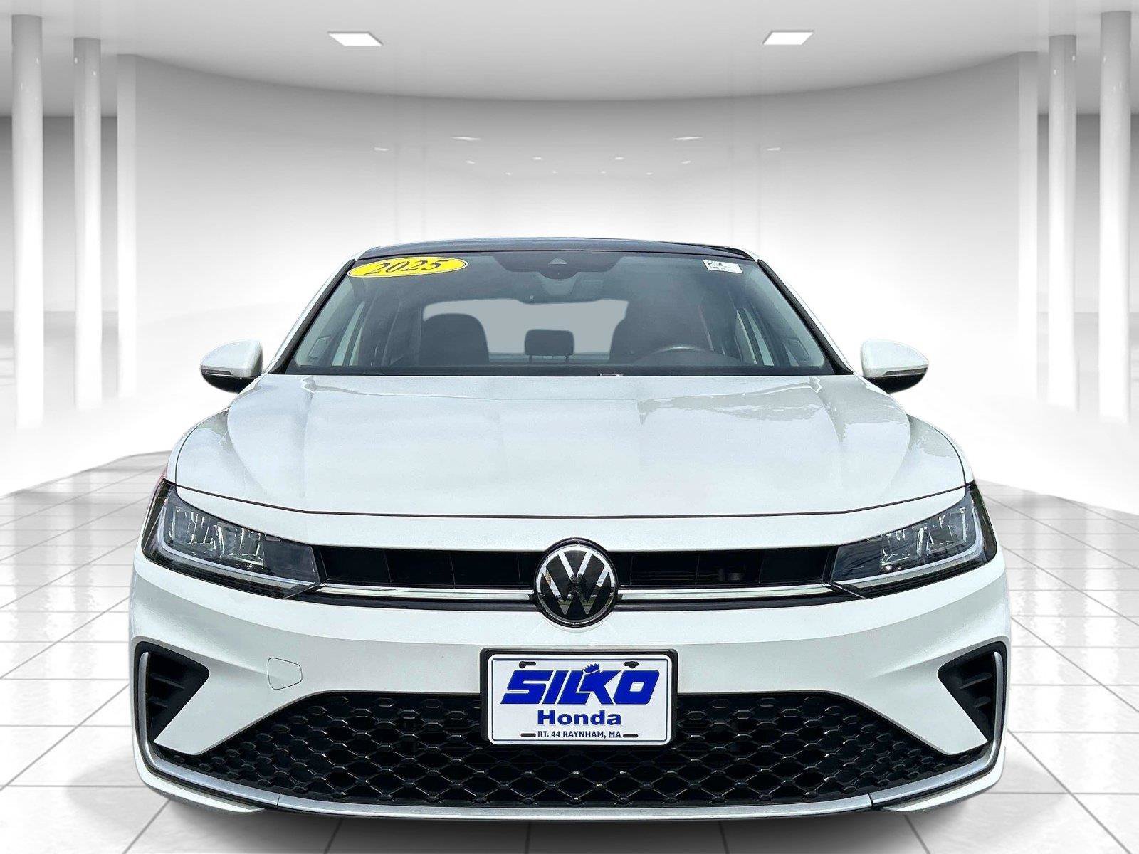 Used 2025 Volkswagen Jetta SEL FWD image 9