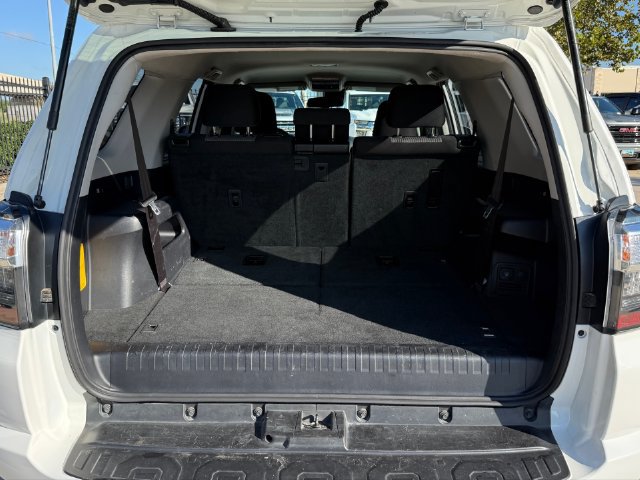Used 2021 Toyota 4Runner SR5 AWD/4WD image 29