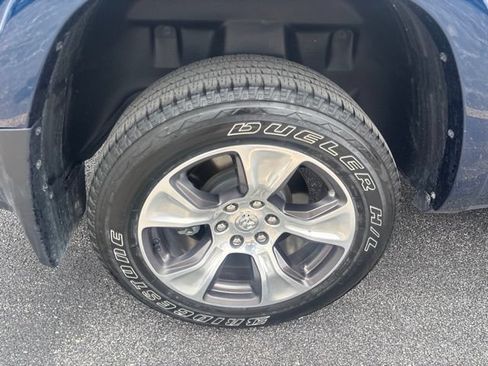 Used 2022 RAM 1500 Laramie AWD/4WD image 9