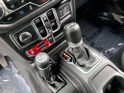 Certified 2024 Jeep Wrangler Unlimited AWD/4WD image 16